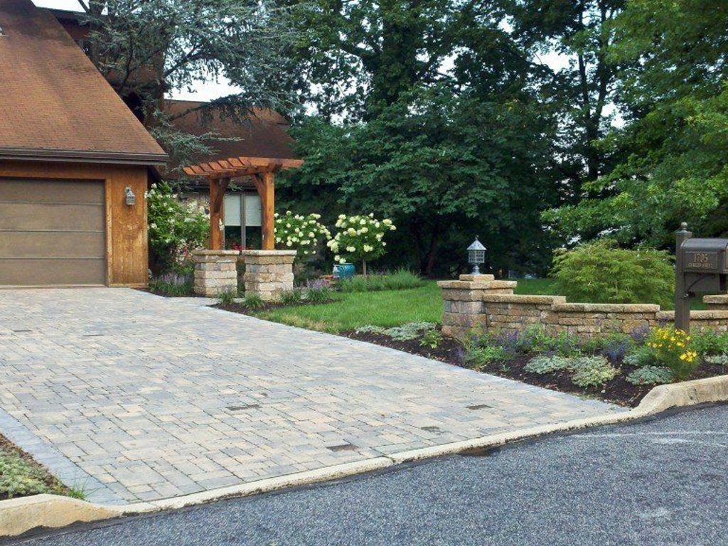 reinfordlandscapes plantings photo 1